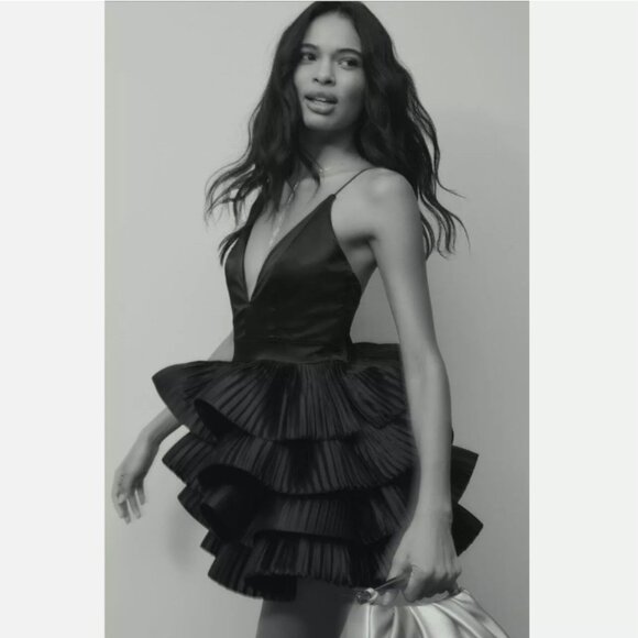 Gorgeous Brand New Sleeveless V-Neck Tiered Mini Dress by Maeve - Picture 7 of 16